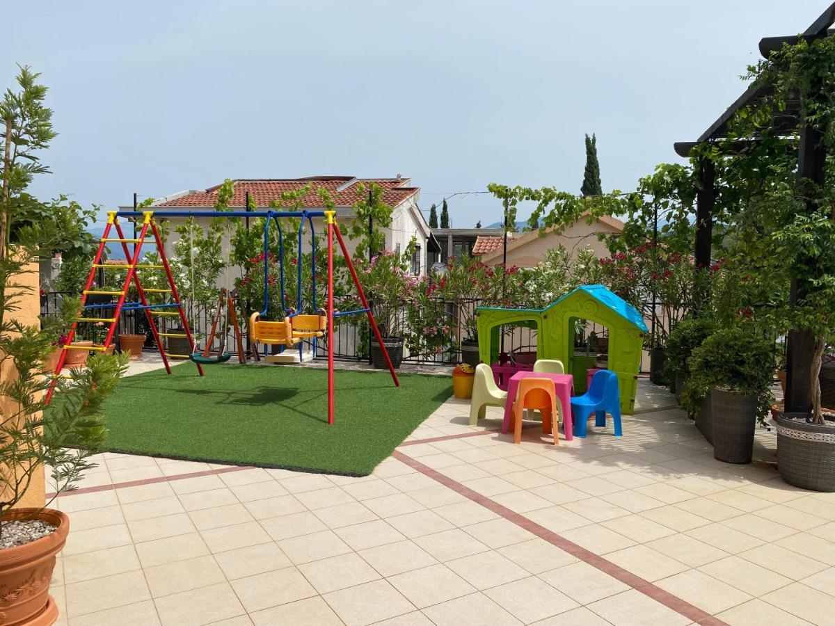 Apartments Villa Viktoria Tivat Buitenkant foto