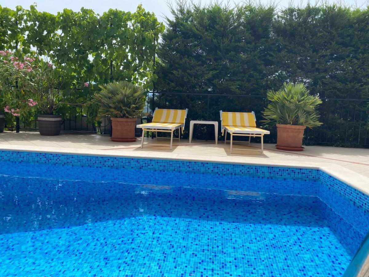 Apartments Villa Viktoria Tivat Buitenkant foto