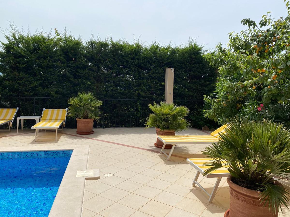 Apartments Villa Viktoria Tivat Buitenkant foto
