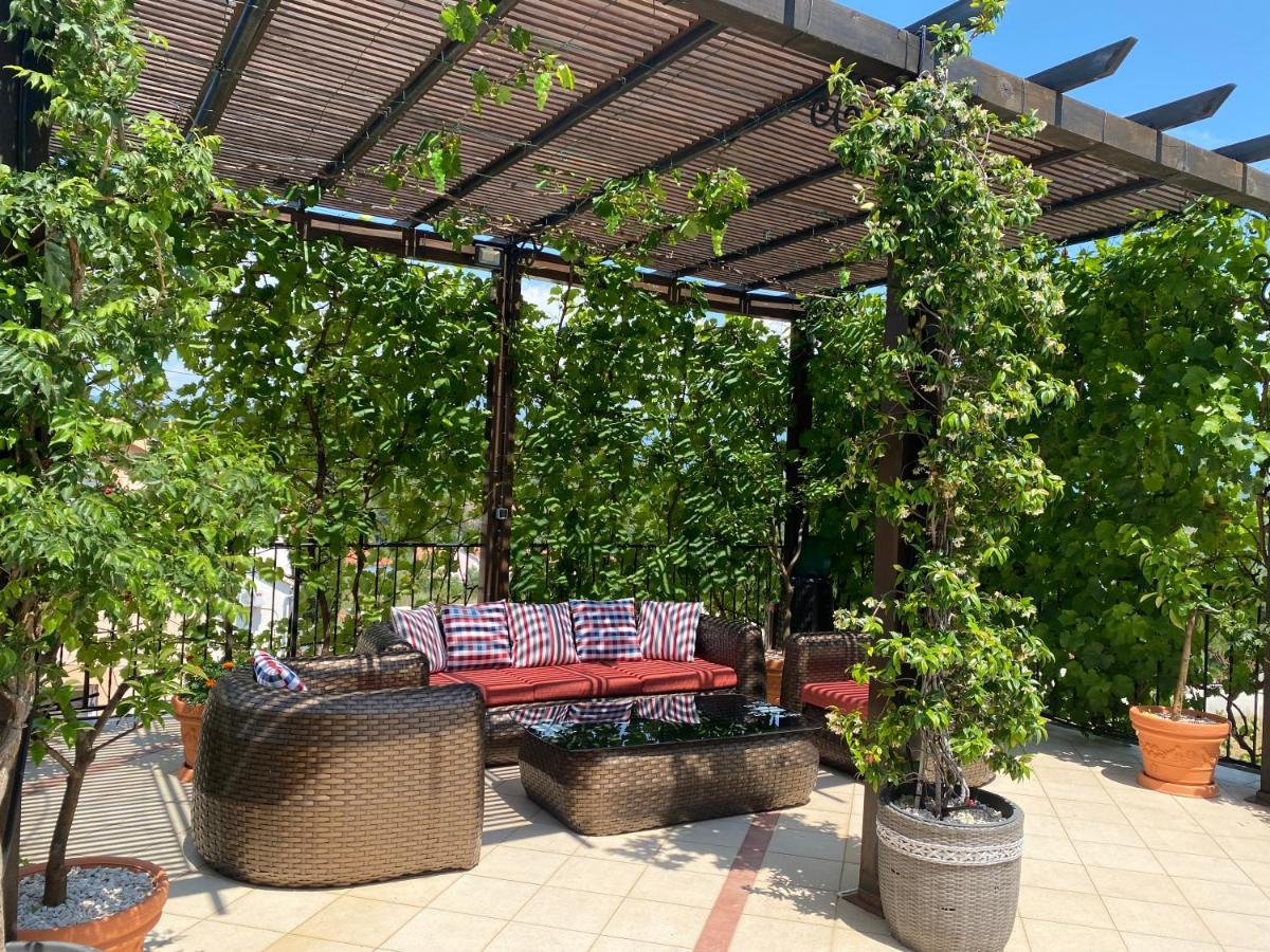 Apartments Villa Viktoria Tivat Buitenkant foto