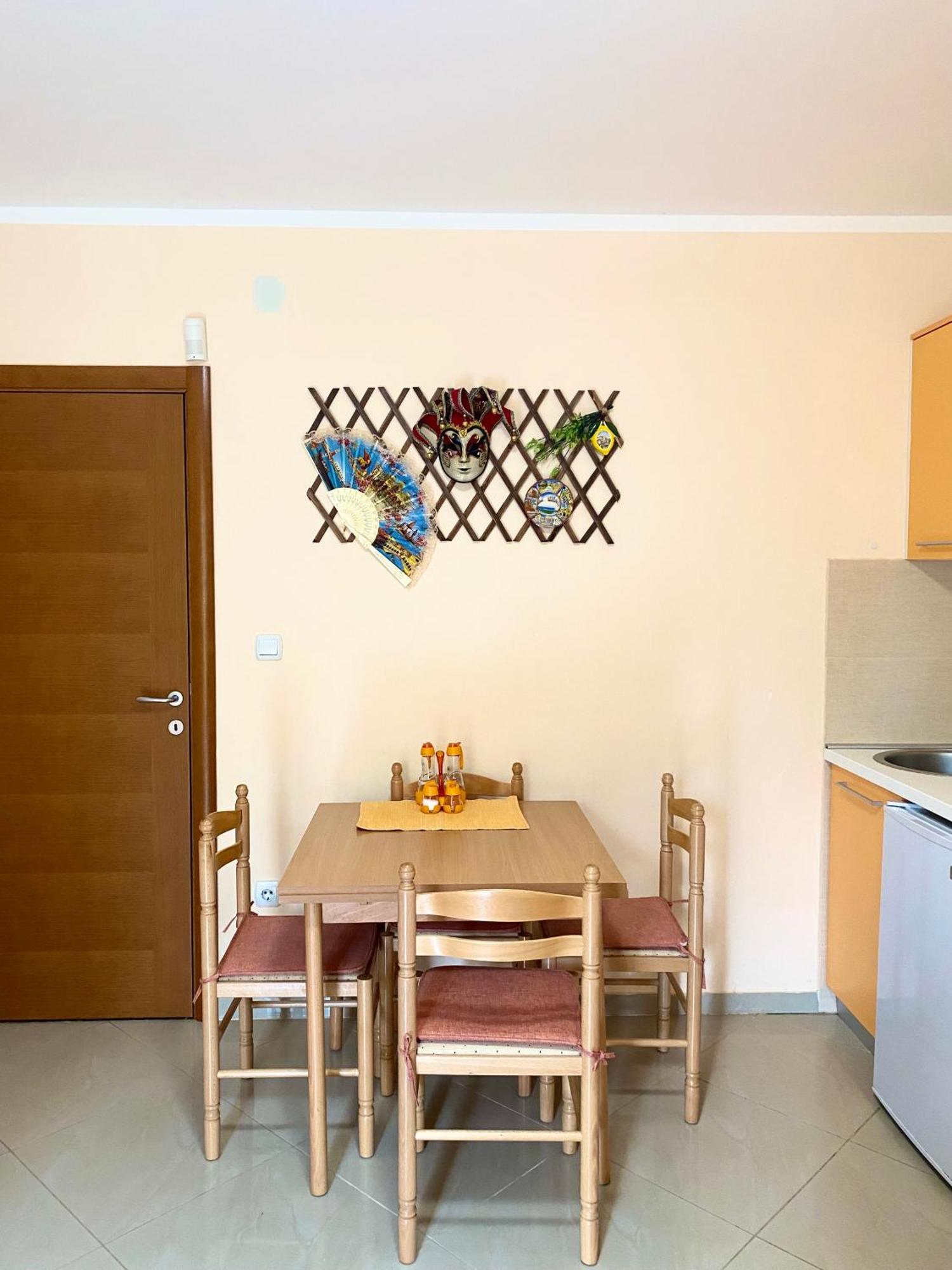 Apartments Villa Viktoria Tivat Buitenkant foto
