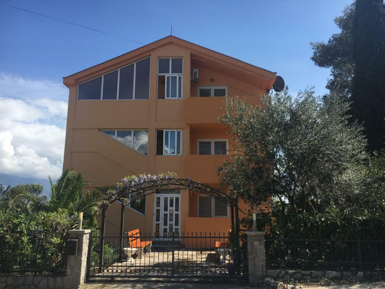 Apartments Villa Viktoria Tivat Buitenkant foto