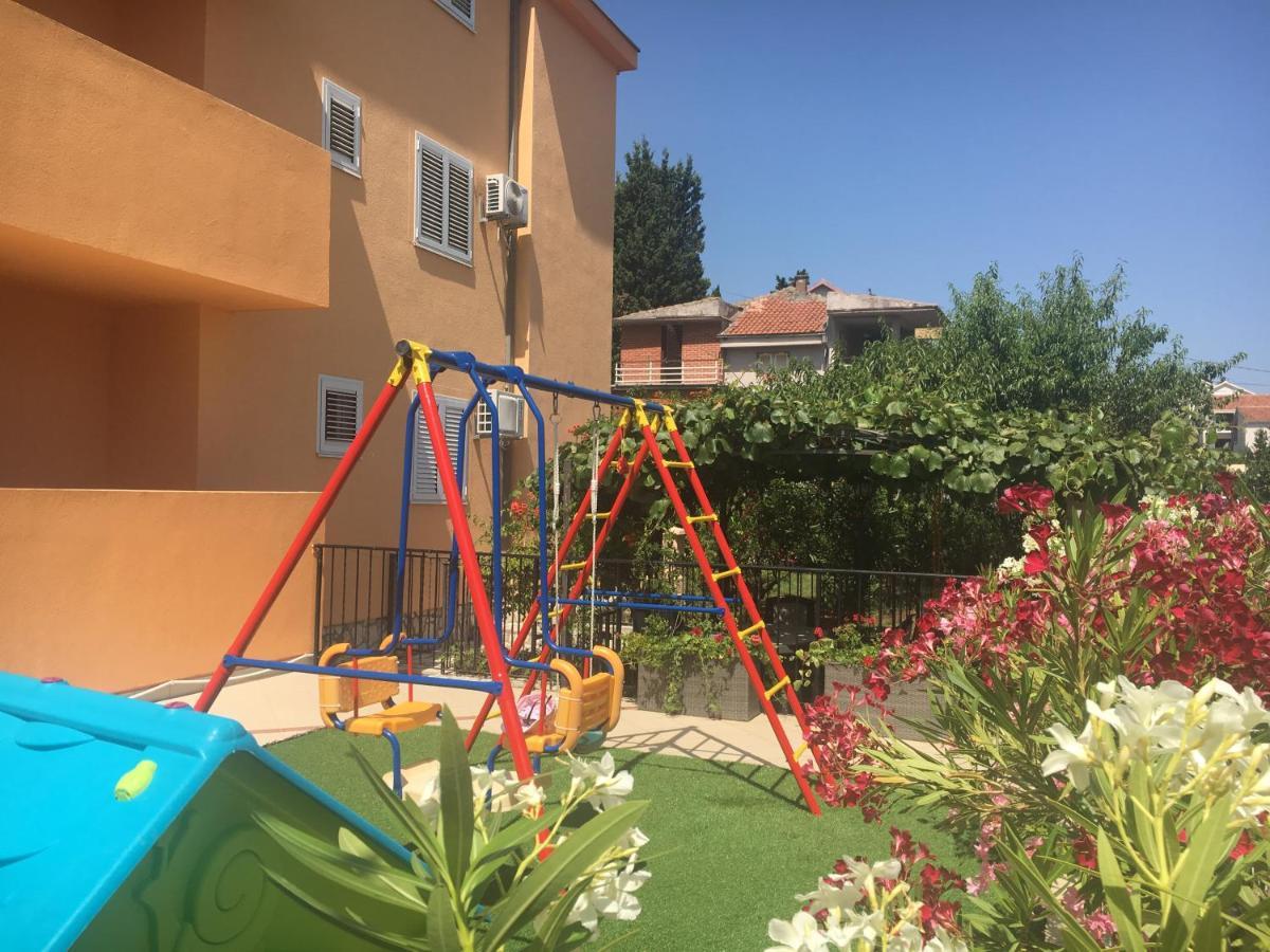 Apartments Villa Viktoria Tivat Buitenkant foto